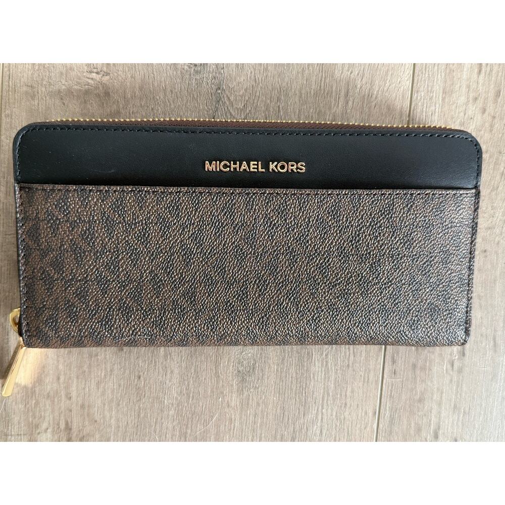 Michal Kors Large Logo Continental Wallet Excellent Condition Brown
